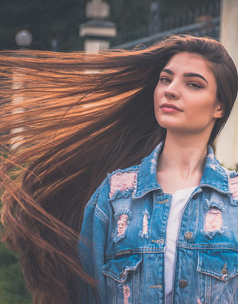 Anti-Frizz-Tücher helfen gegen störrische Haare.