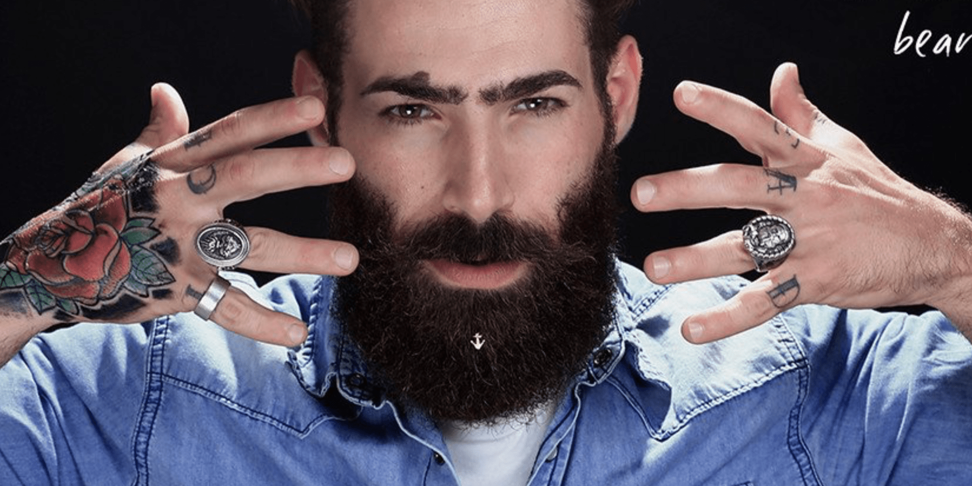 Beard Jewels sind der neueste Trend im Netz. Jetzt können auch Männer Glitzersteine tragen.