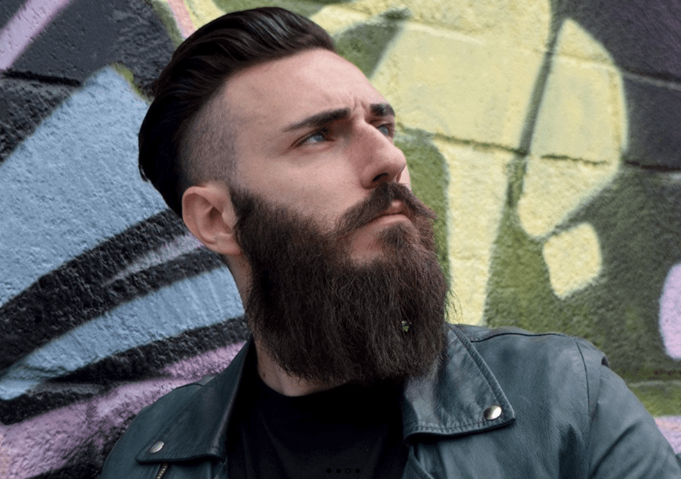 Beard Jewels sind der neueste Trend im Netz. Jetzt können auch Männer Glitzersteine tragen.