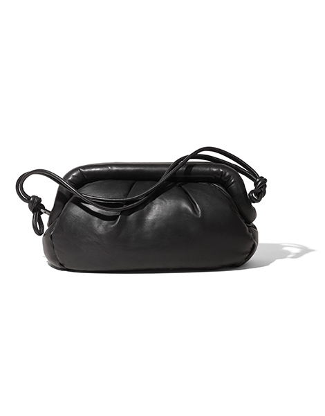 Die neue Studio Kollektion von H&M besticht durch schwarze It-Pieces.