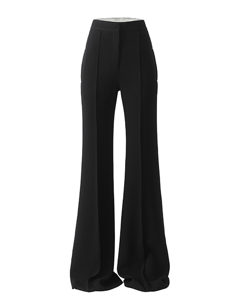 Die neue Studio Kollektion von H&M besticht durch schwarze It-Pieces.