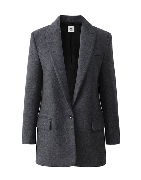 Die neue Studio Kollektion von H&M besticht durch schwarze It-Pieces.