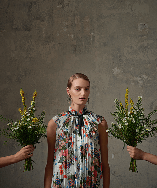 Erdem und H&M zeigen erste Bilder der exklusiven Kollektion. Sie wird ab dem 2.November zu kaufen sein