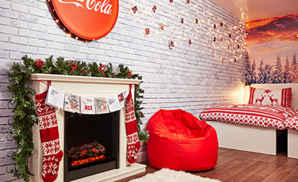 OMG! DU kannst jetzt für eine Nacht im Christmas-Truck von Coca-Cola übernachten!