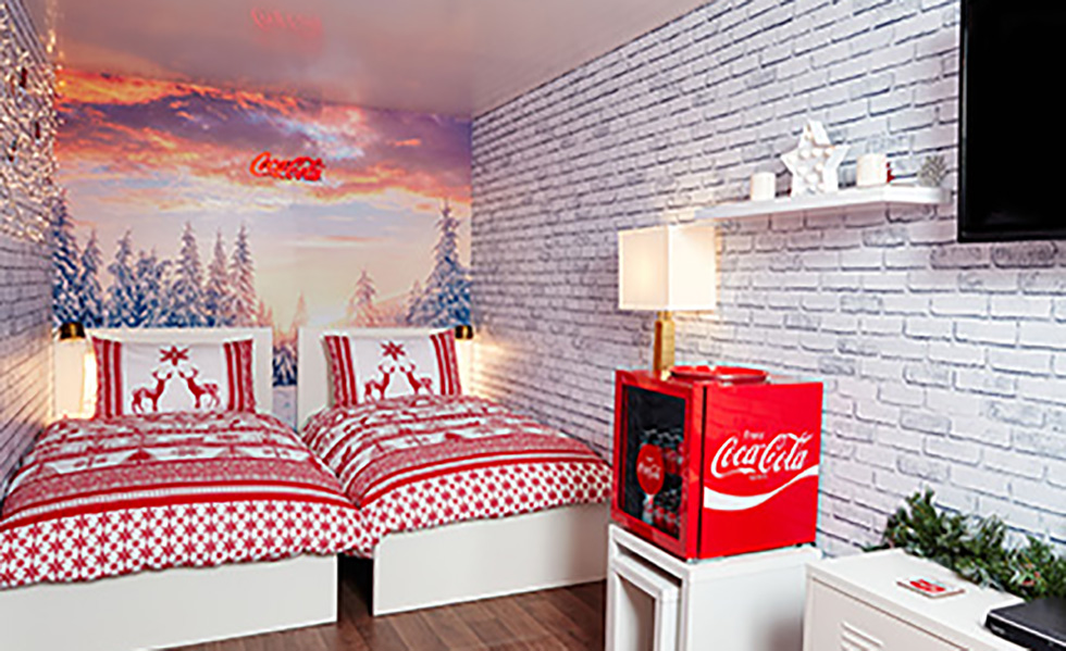 OMG! DU kannst jetzt für eine Nacht im Christmas-Truck von Coca-Cola übernachten!