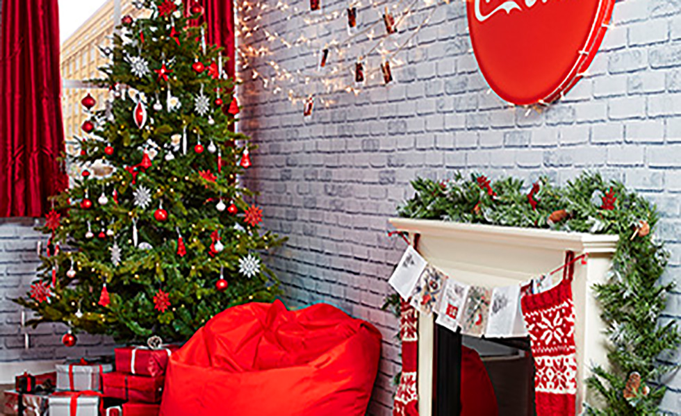 OMG! DU kannst jetzt für eine Nacht im Christmas-Truck von Coca-Cola übernachten!