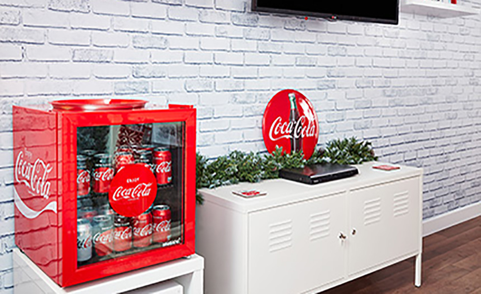 OMG! DU kannst jetzt für eine Nacht im Christmas-Truck von Coca-Cola übernachten!