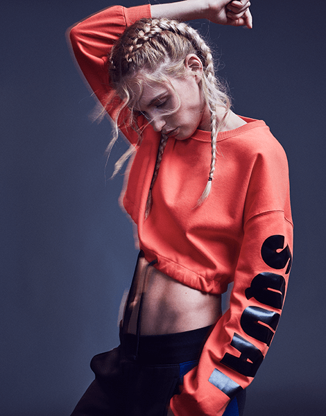 Fashion-Editorial: Mit diesen sportlichen Outfits motiviert ins neue Jahr