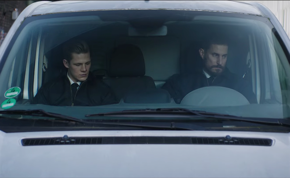 Wir haben den ersten Trailer zu „Kidnapping Stella“ mit Jella Haase und Max von der Groeben für euch